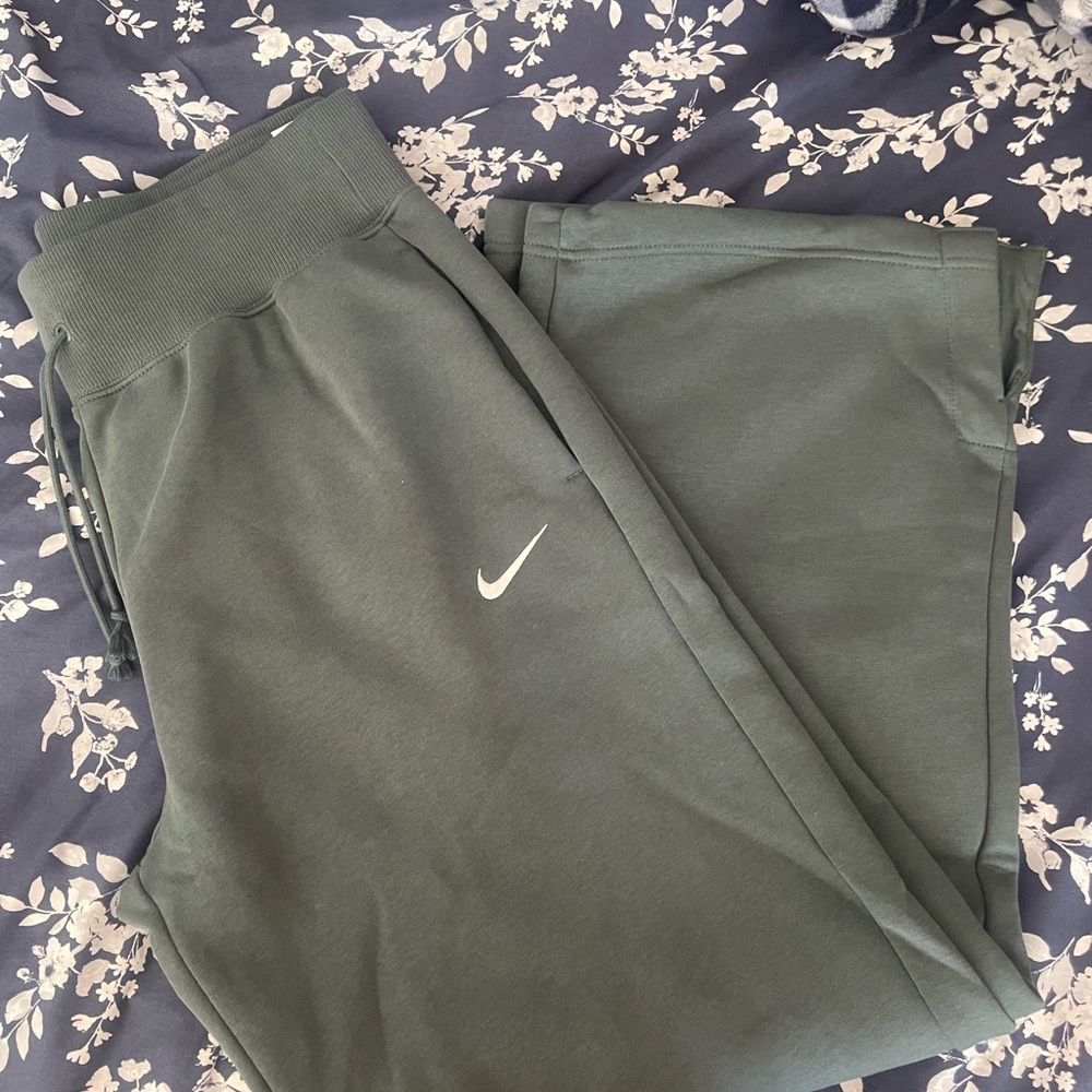 Nike Green Sweatpants